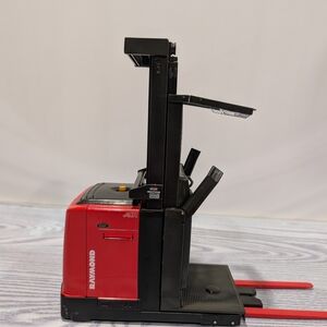 RAYMOND 1:12 Scale Die Cast Model 7500 Reach-Fork Lift